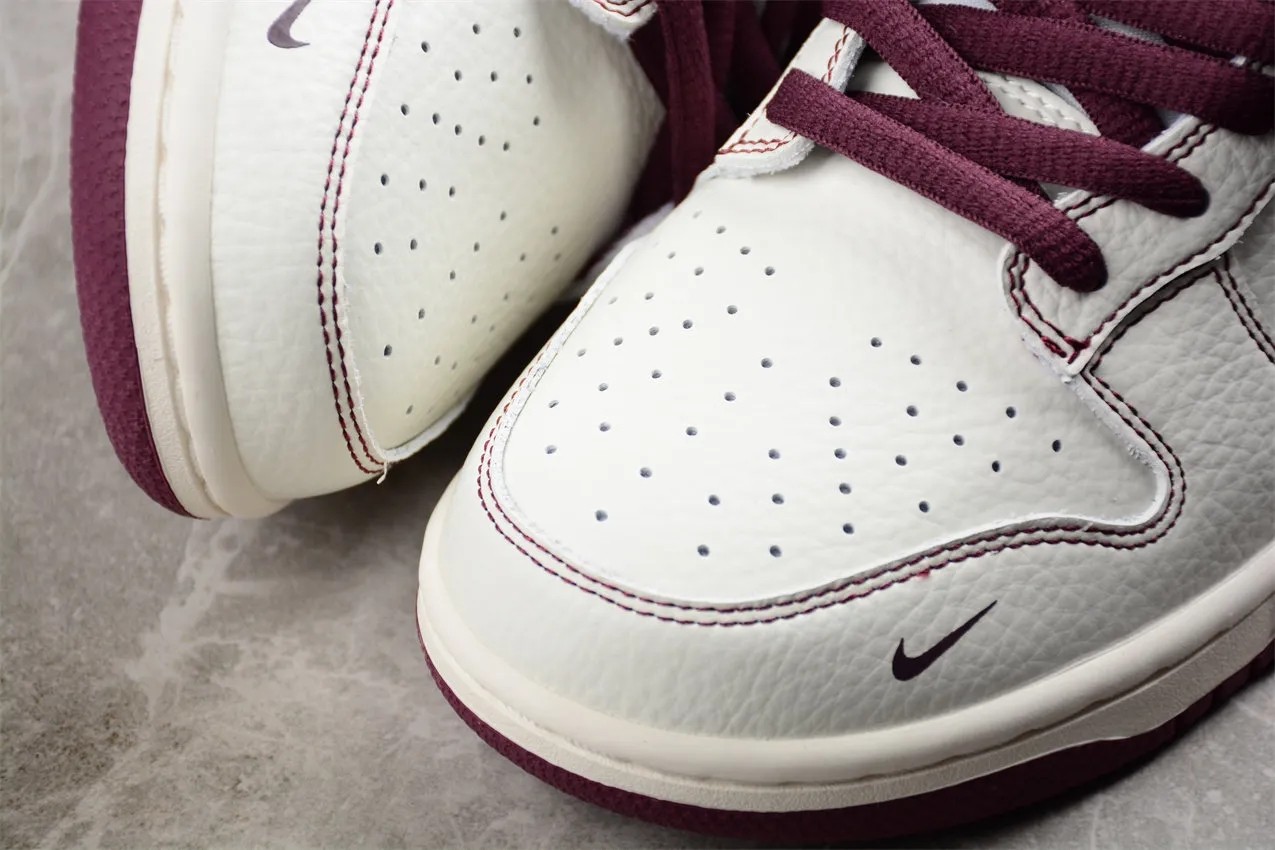 Su*re*e x Nike SB Dunk Low RM2308-235