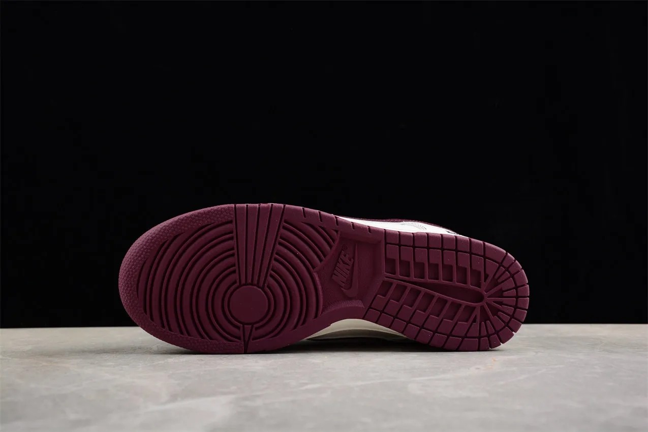 Su*re*e x Nike SB Dunk Low RM2308-235