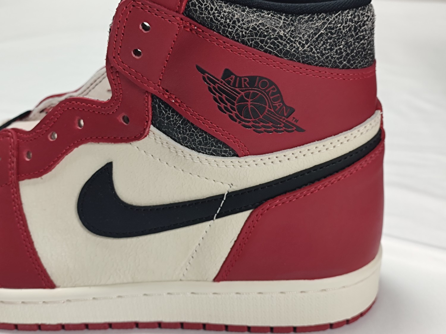 Jordan 1 Retro High OG Chicago Lost and Found DZ5485-612