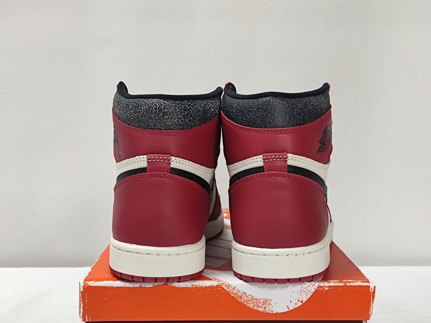 Jordan 1 Retro High OG Chicago Lost and Found DZ5485-612
