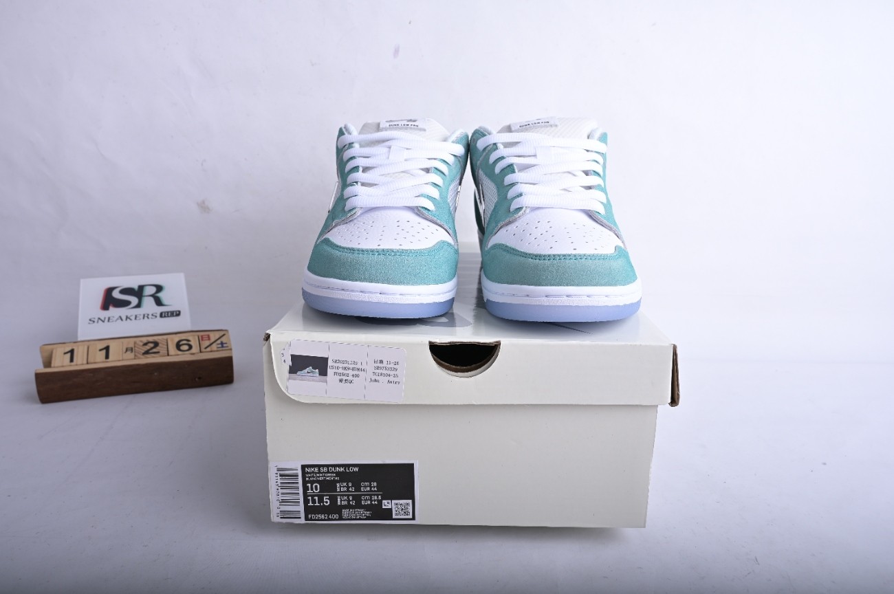 April Skateboards x Dunk Low SB 