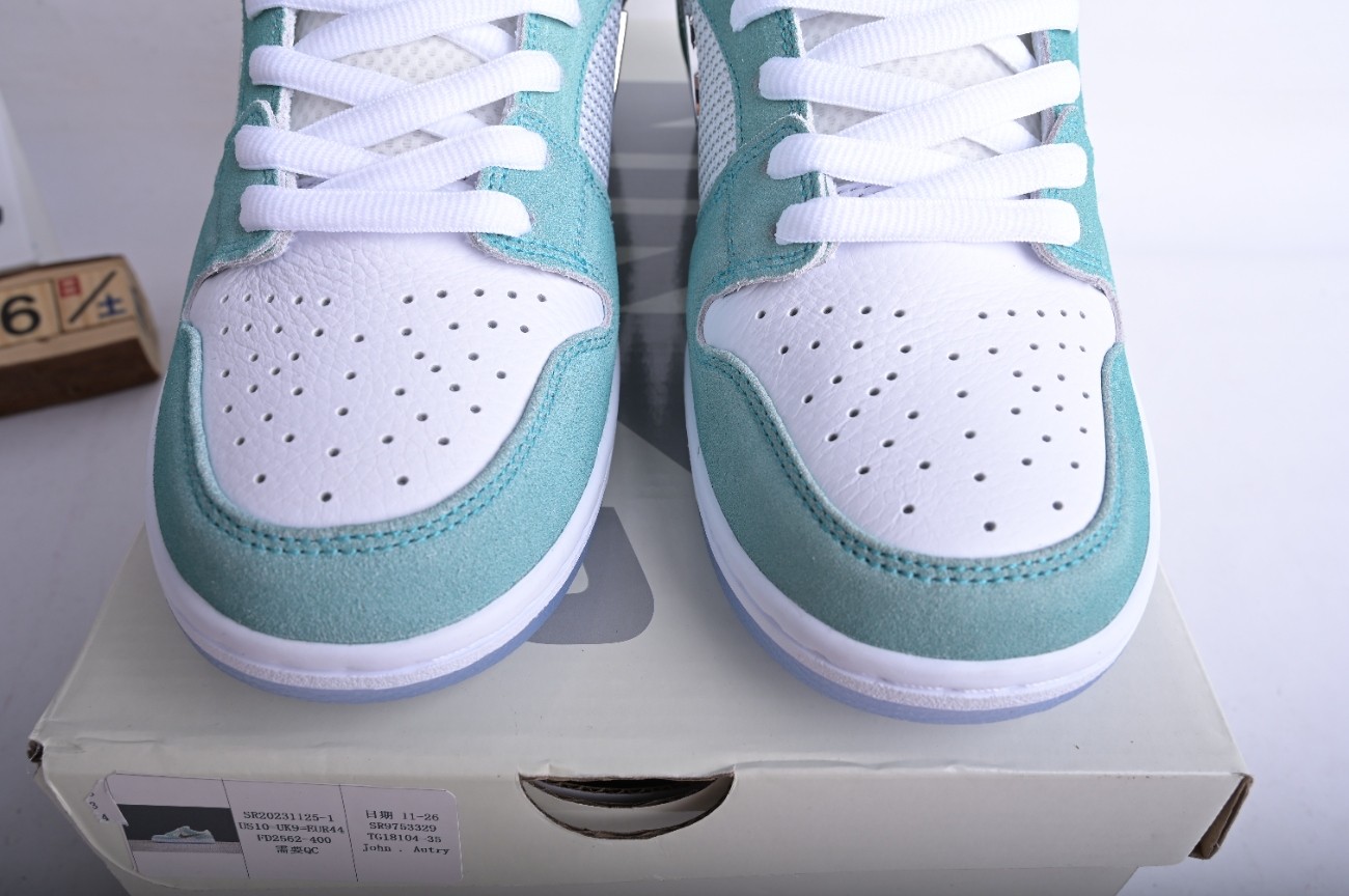 April Skateboards x Dunk Low SB 