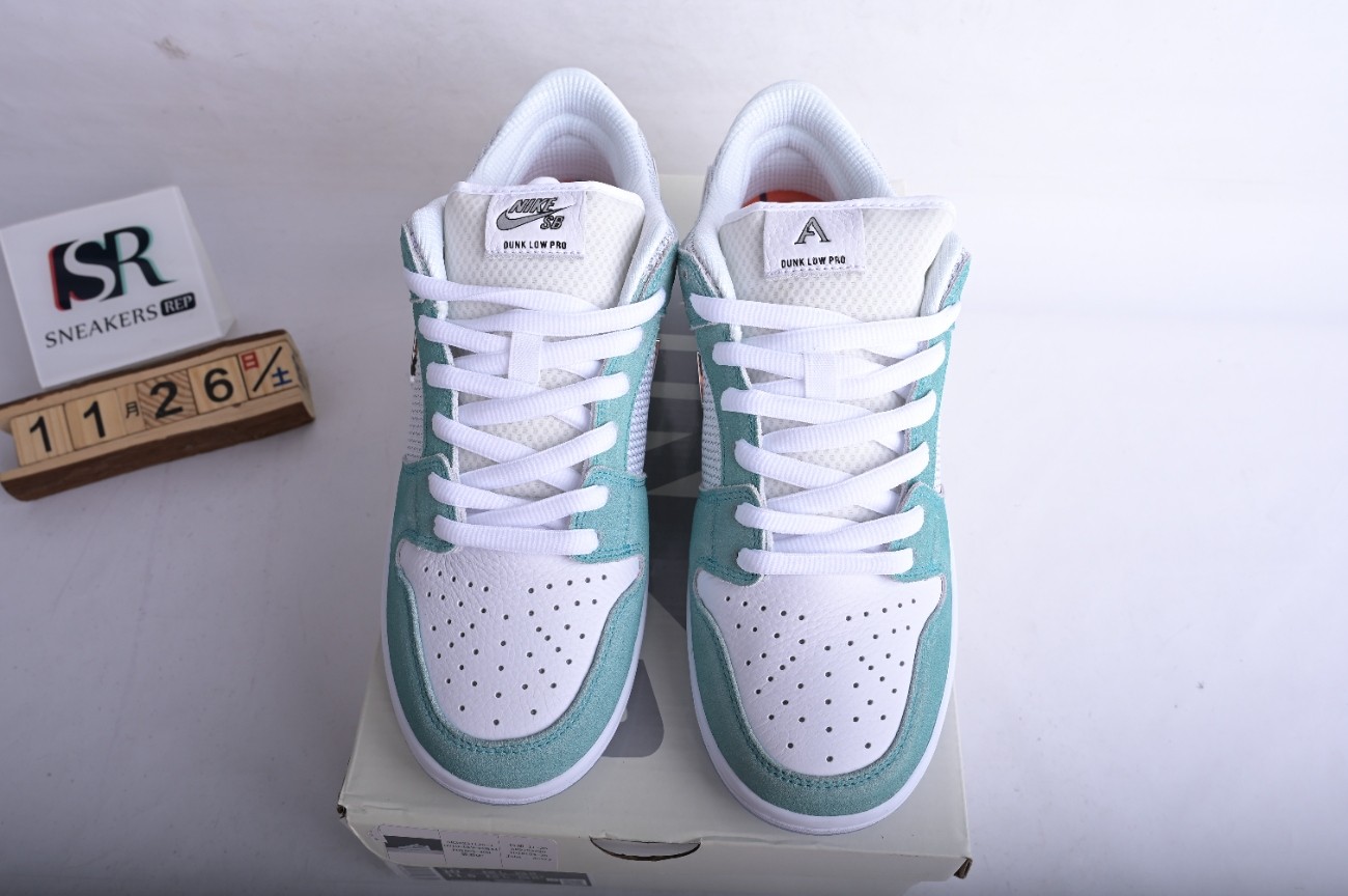 April Skateboards x Dunk Low SB 