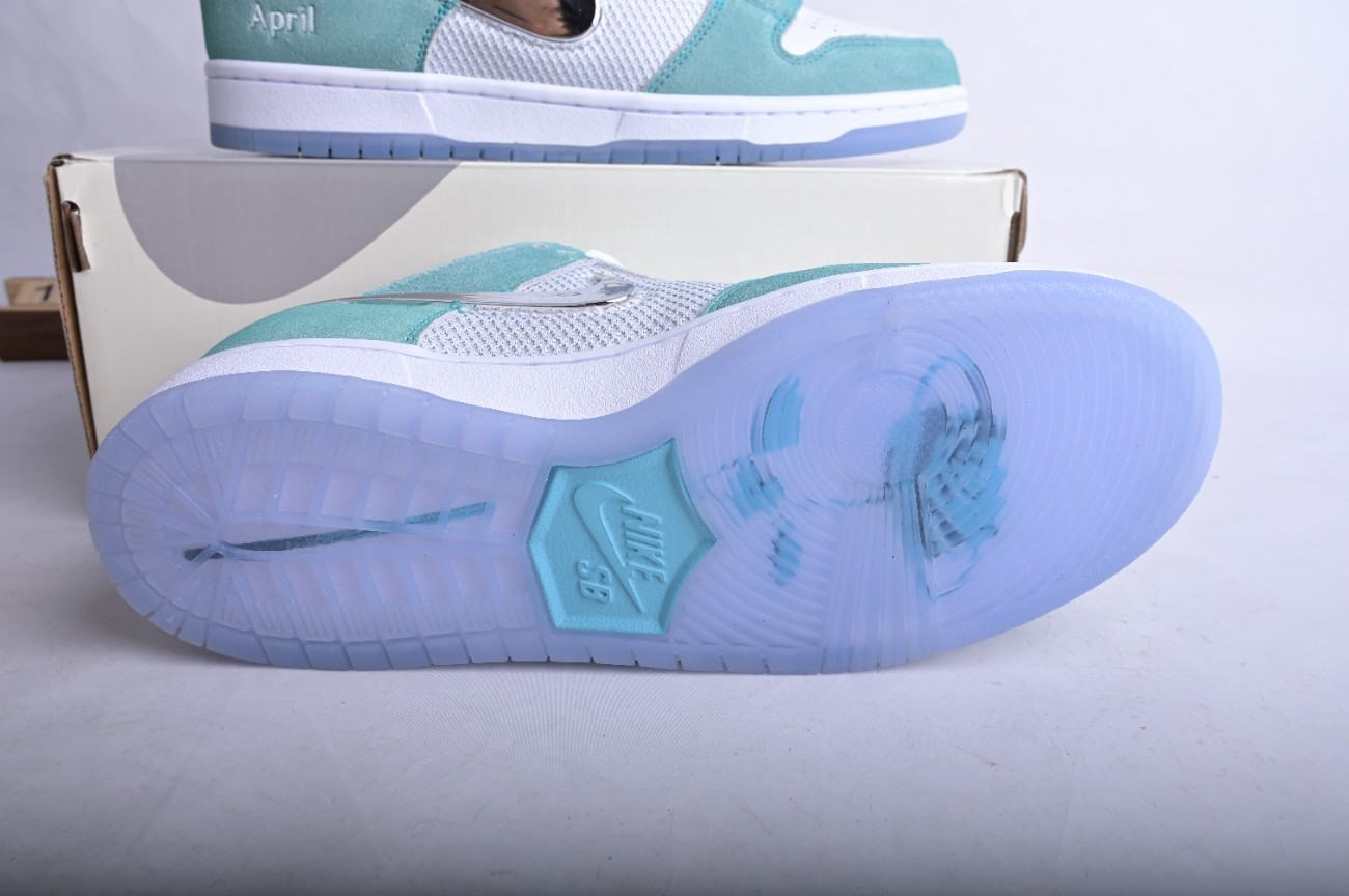 April Skateboards x Dunk Low SB 