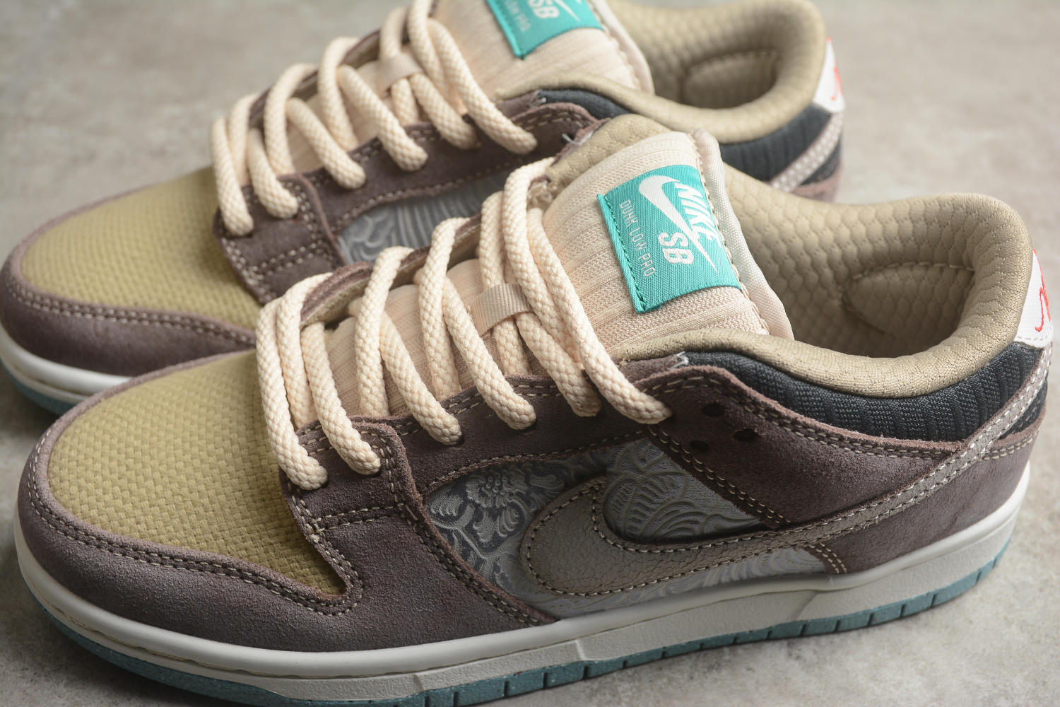 Nike SB Dunk Low Big Money Savings  FZ3129-200