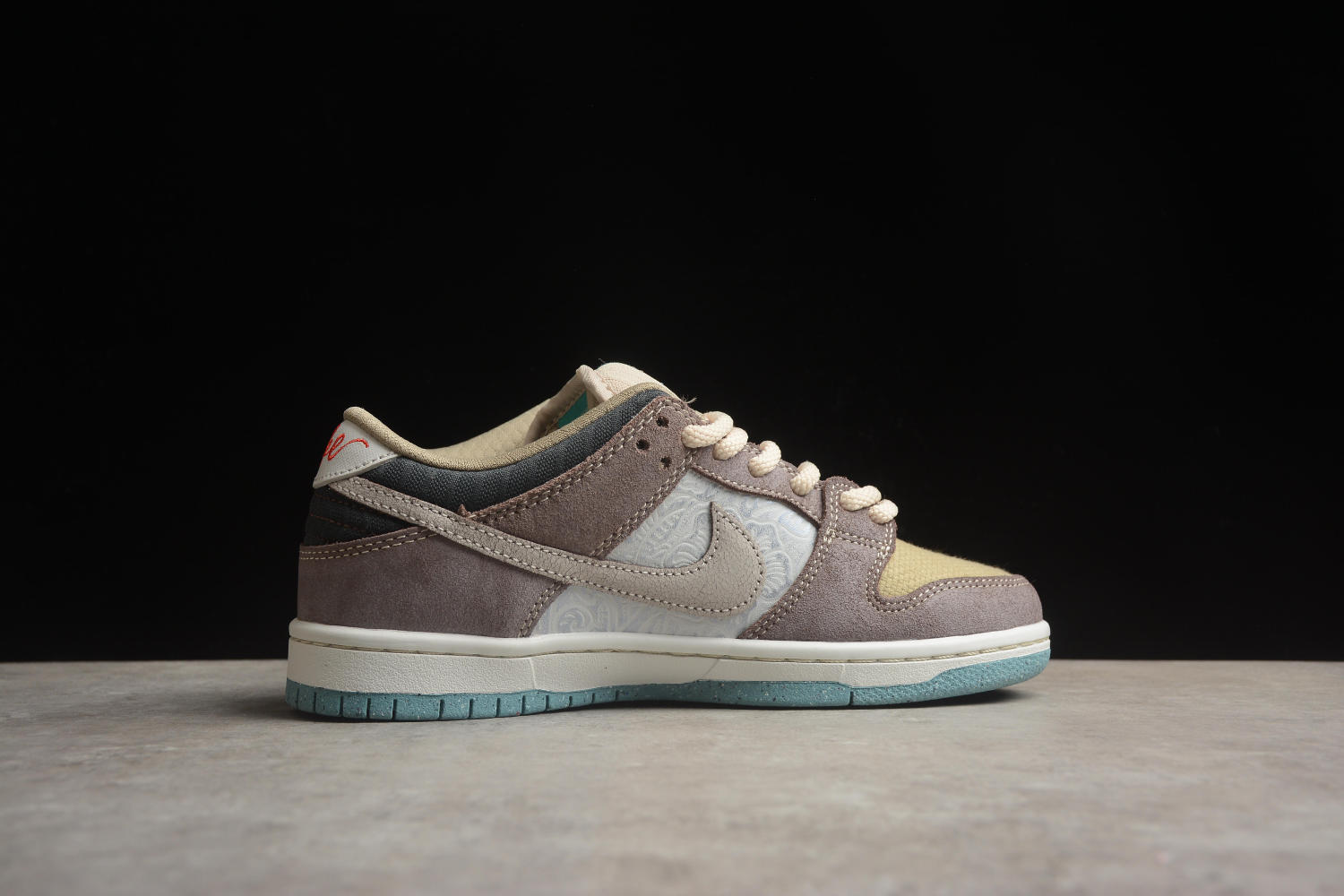 Nike SB Dunk Low Big Money Savings  FZ3129-200