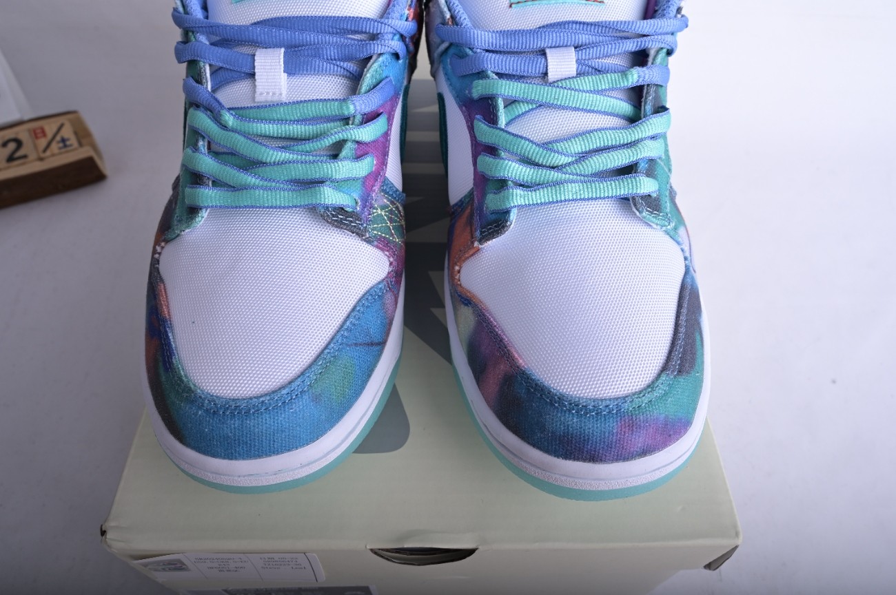 Nike SB Dunk Low Futura Laboratories Bleached Aqua HF6061-400