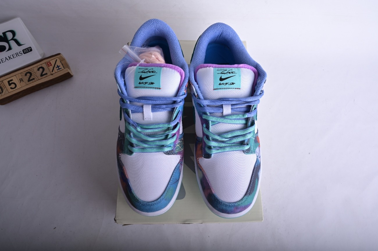 Nike SB Dunk Low Futura Laboratories Bleached Aqua HF6061-400