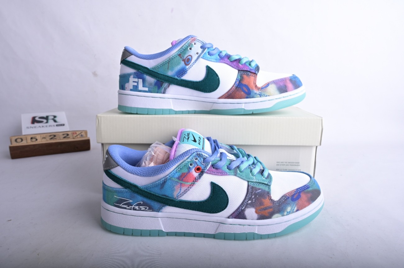 Nike SB Dunk Low Futura Laboratories Bleached Aqua HF6061-400
