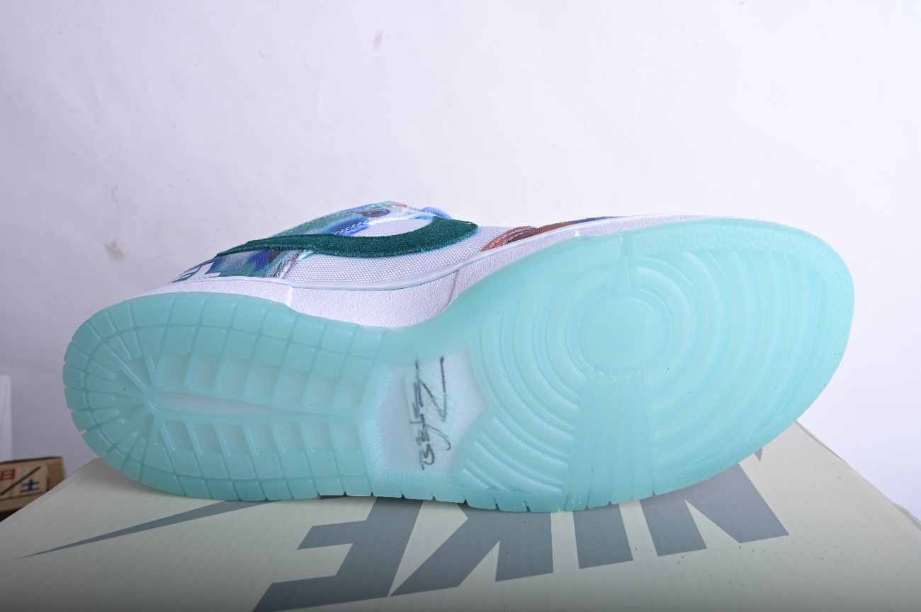 Nike SB Dunk Low Futura Laboratories Bleached Aqua HF6061-400