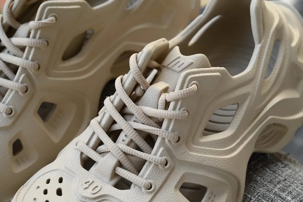 Bal*nci*ga HD Lace Up Beige 702421W3CES9300