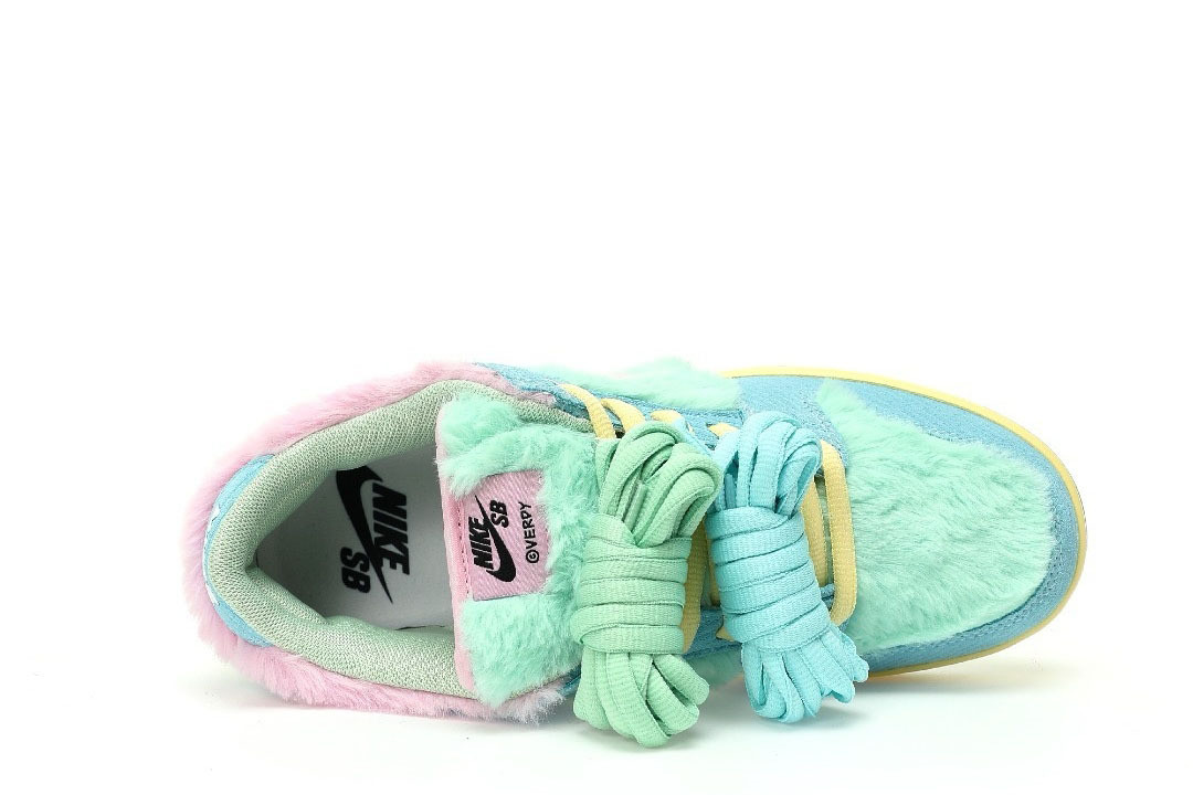 Verdy × Nike Dunk SB FN6040-400