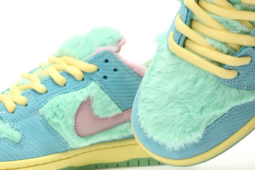 Verdy × Nike Dunk SB FN6040-400