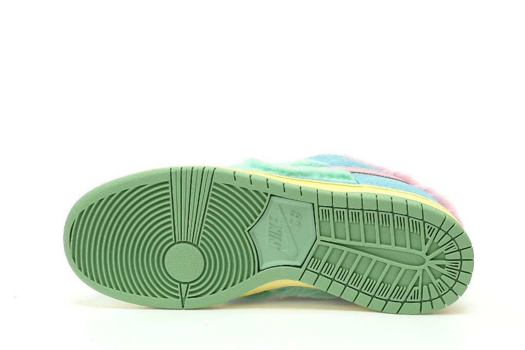 Verdy × Nike Dunk SB FN6040-400