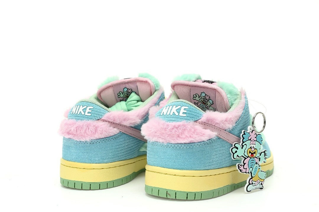 Verdy × Nike Dunk SB FN6040-400