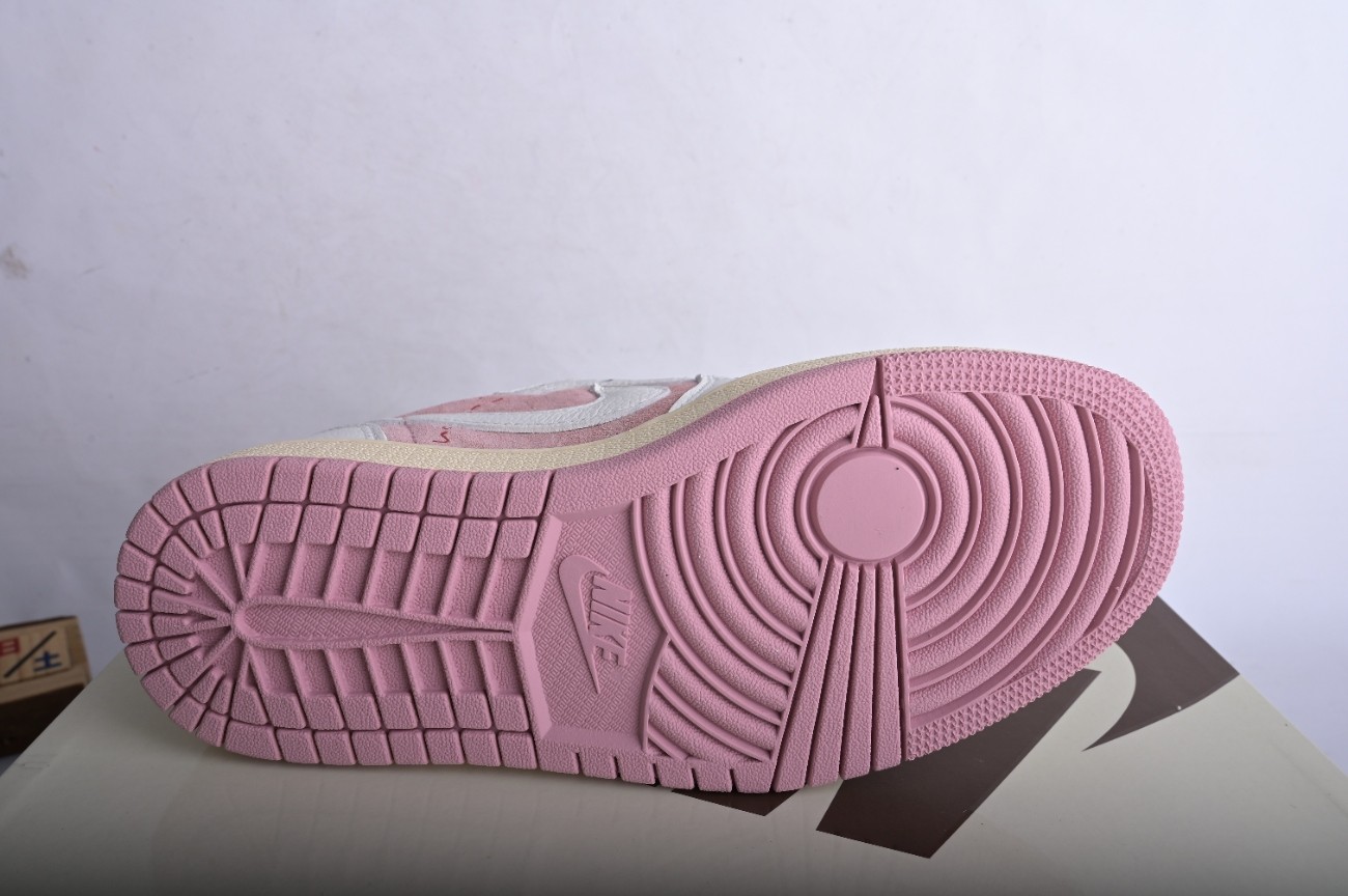 Travis Scott x Air Jordan 1 Low OG  “Shy Pink”