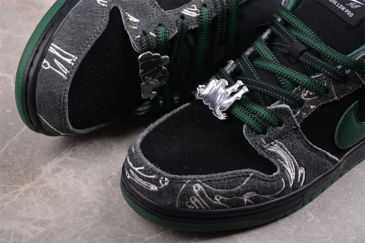 Nike SB Dunk Low There Skateboards  HF7743-001