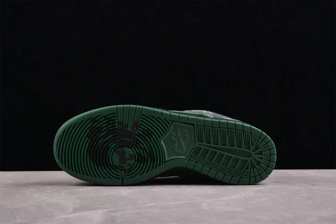 Nike SB Dunk Low There Skateboards  HF7743-001
