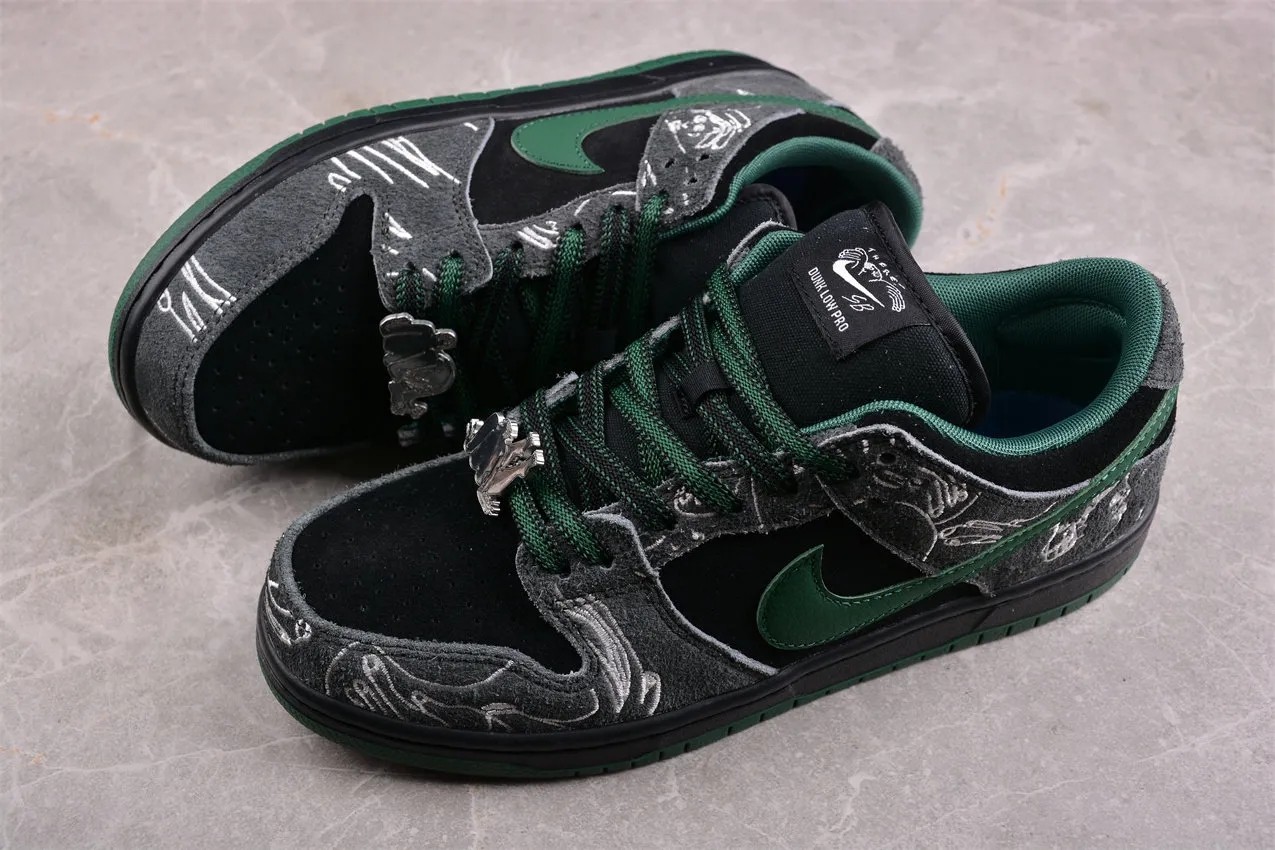 Nike SB Dunk Low There Skateboards  HF7743-001