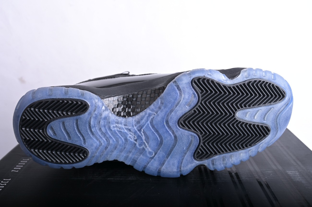 Jordan 11 Retro Cap and Gown 378037-005