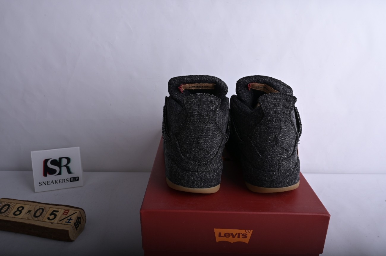 Jordan 4 Retro Levi