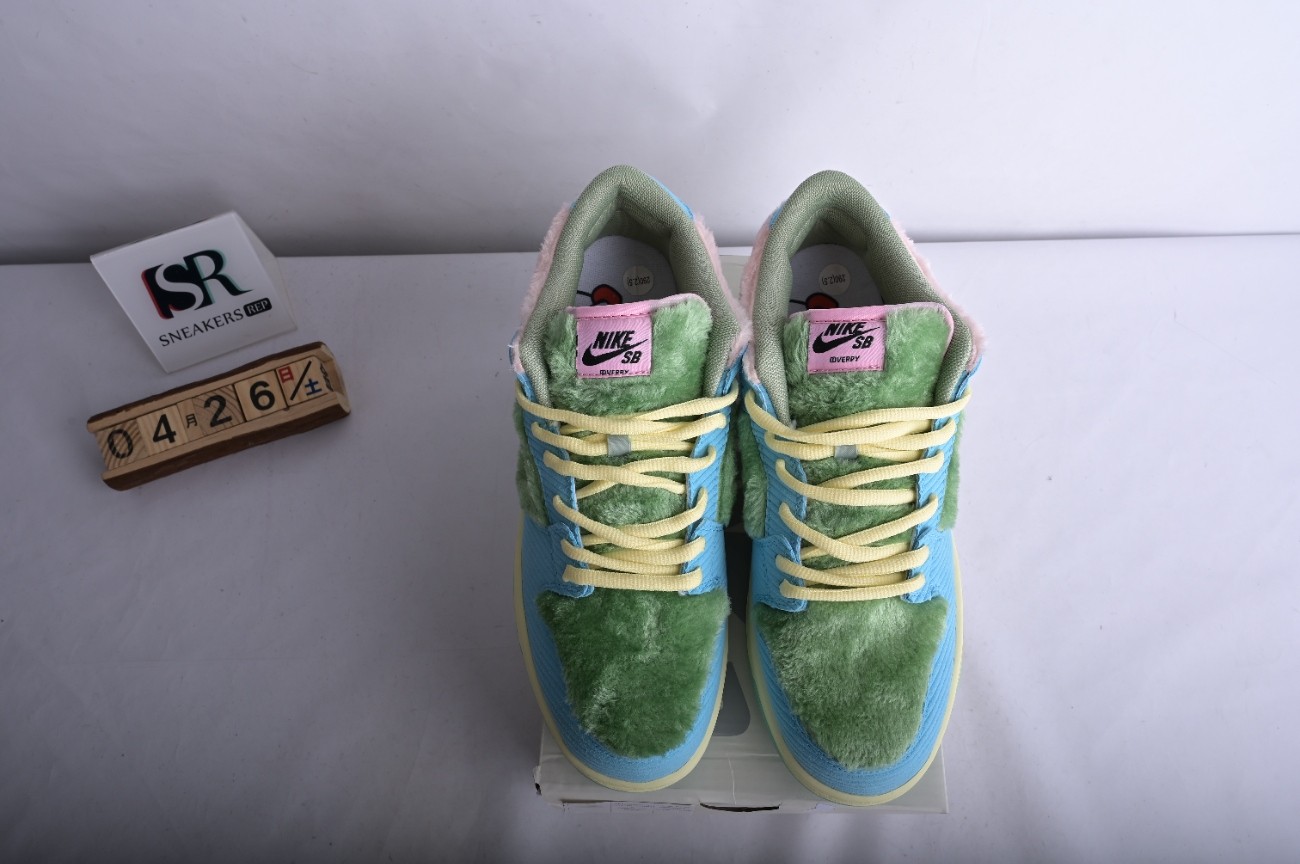 Verdy × Nike Dunk SB FN6040-400
