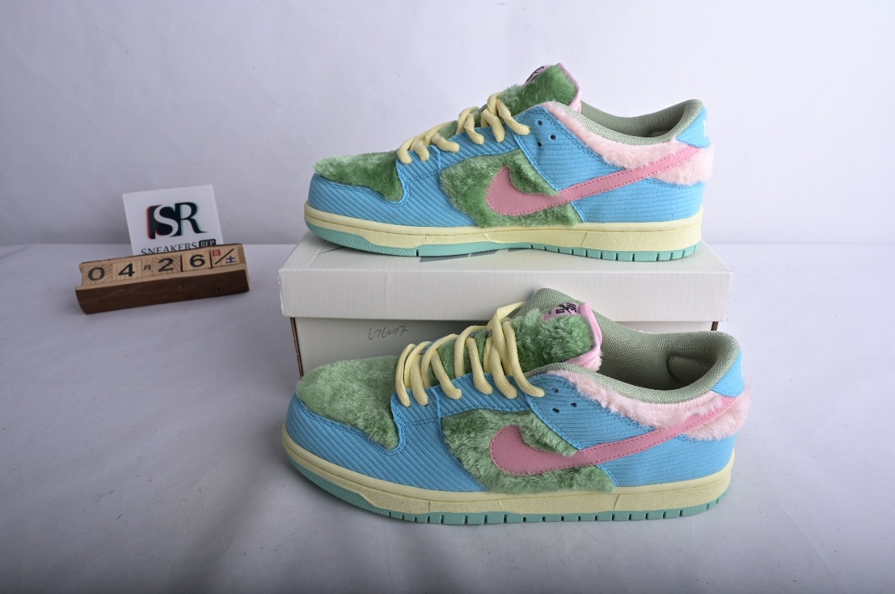 Verdy × Nike Dunk SB FN6040-400
