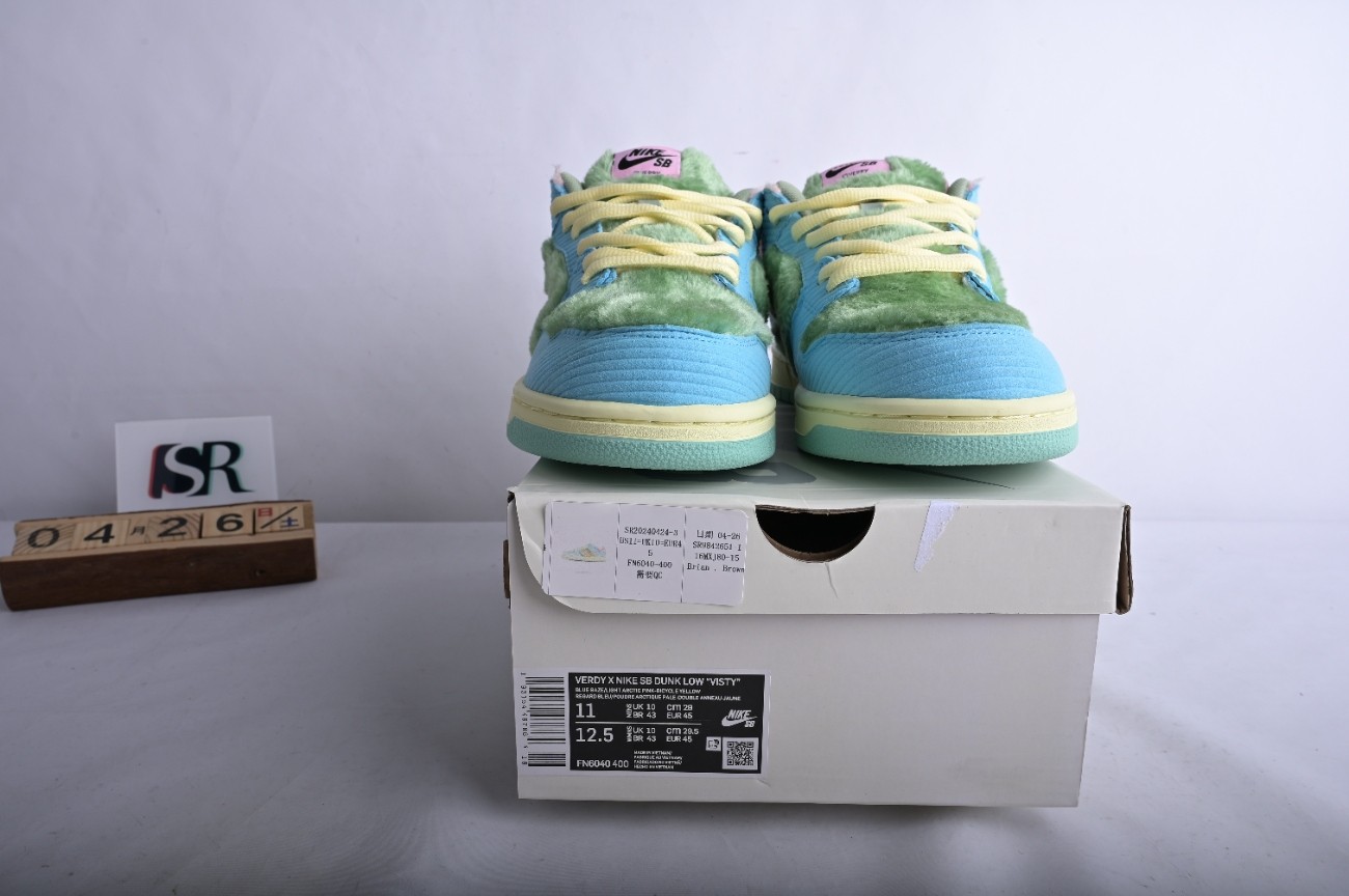 Verdy × Nike Dunk SB FN6040-400