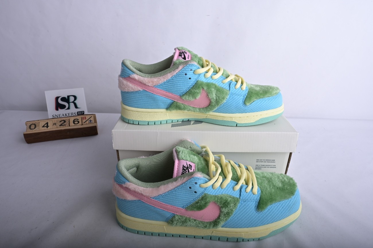 Verdy × Nike Dunk SB FN6040-400