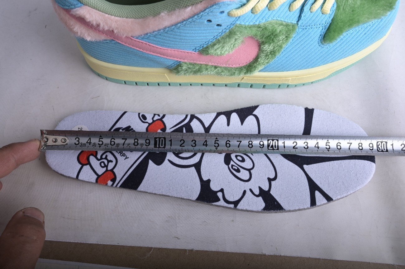 Verdy × Nike Dunk SB FN6040-400
