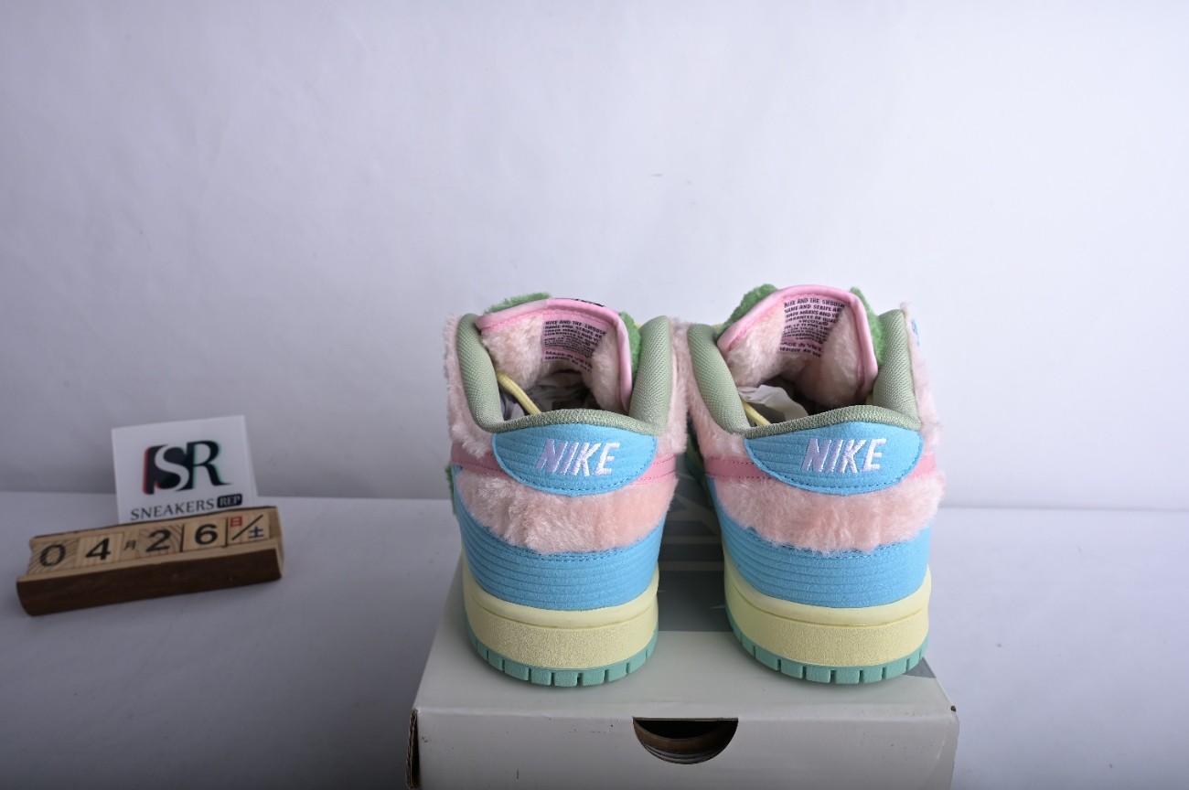 Verdy × Nike Dunk SB FN6040-400
