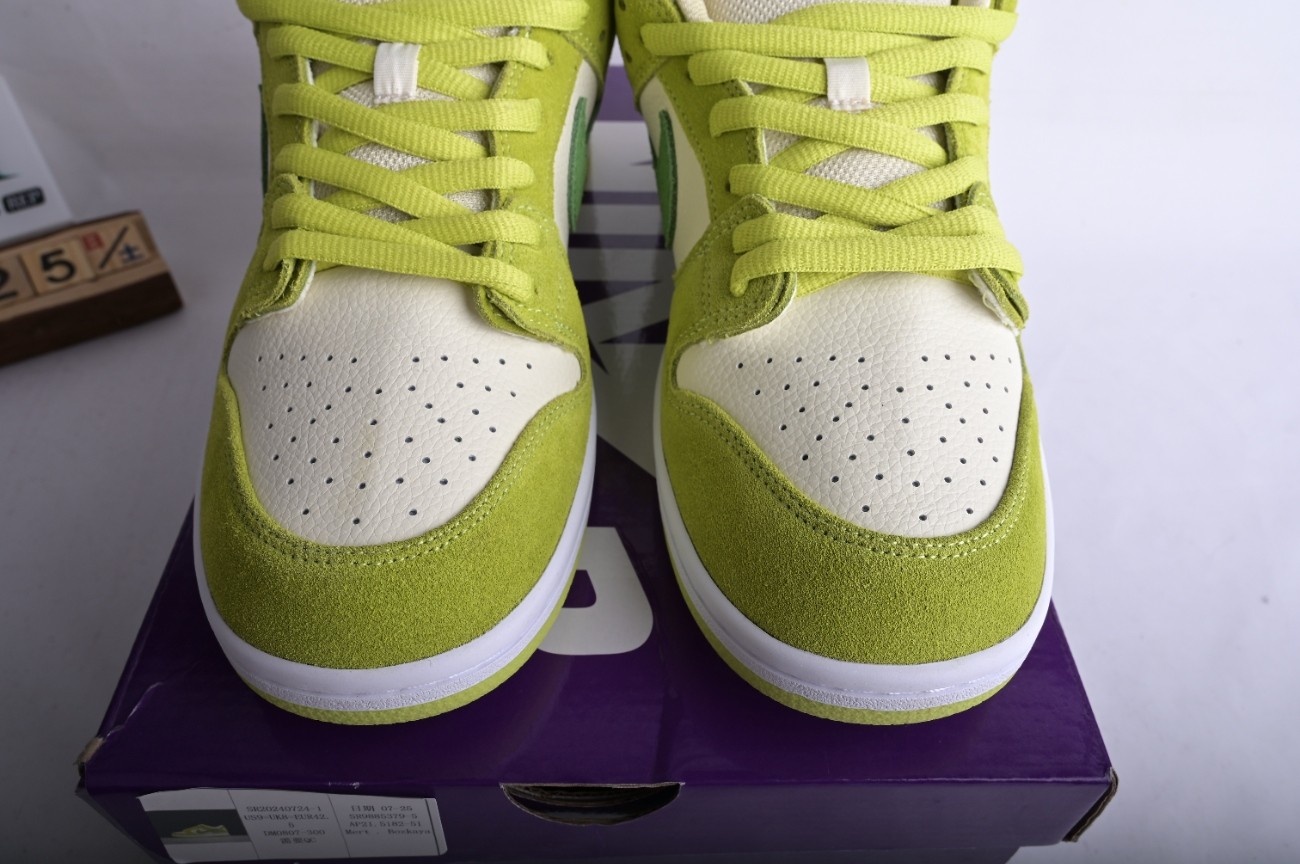 Nike SB Dunk Low Green Apple DM0807-300