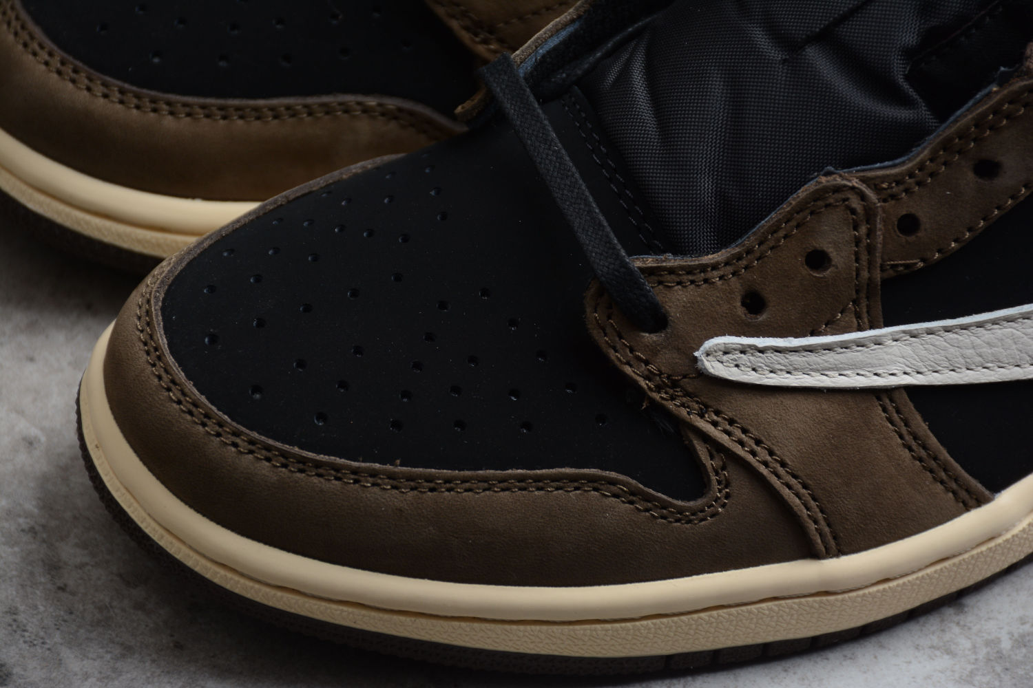 Jordan 1 Retro Low OG SP Travis Scott CQ4277-001
