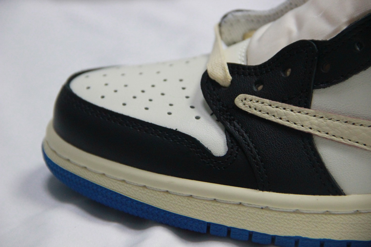Jordan 1 Low Fragment x Travis Scott DM7866-140