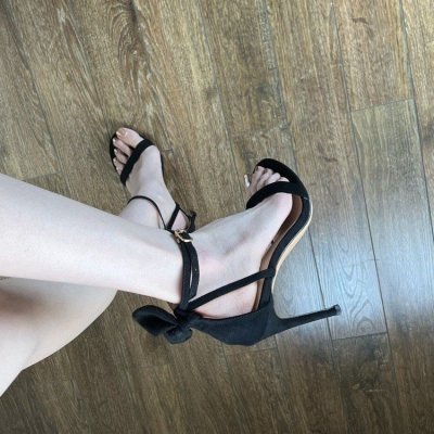 Bow-back stiletto sandals