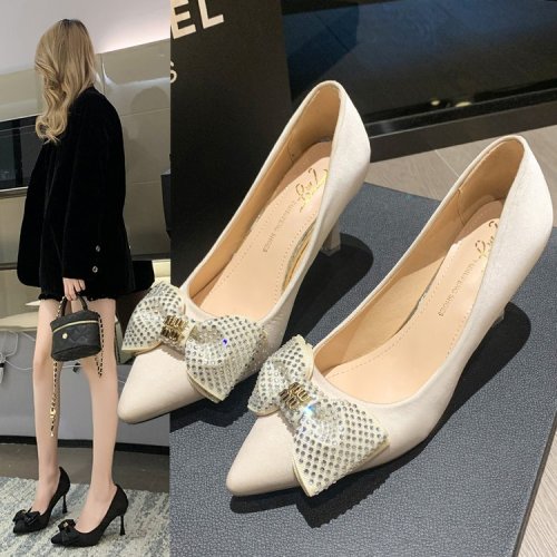 pointed bow mid heel