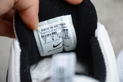 Nike Air Max 97 White Dark Grey Black Running Shoes DC3494-900