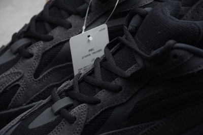 adidas Yeezy Boost 700 V2 Vanta FU6684