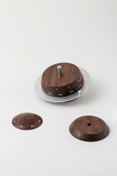 Creative handmade wooden planet calendar