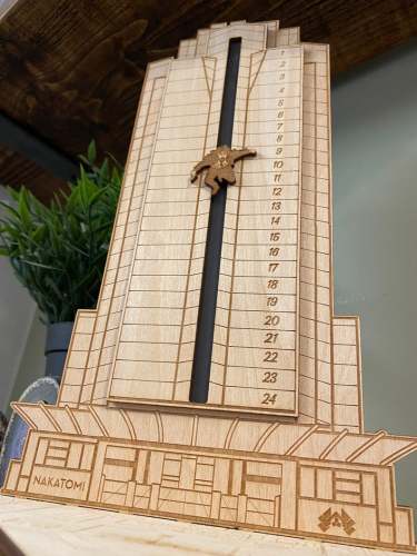 Die Hard Advent Calendar – Hans Gruber Falling off Nakatomi Plaza Scene, Holiday Countdown for Fans