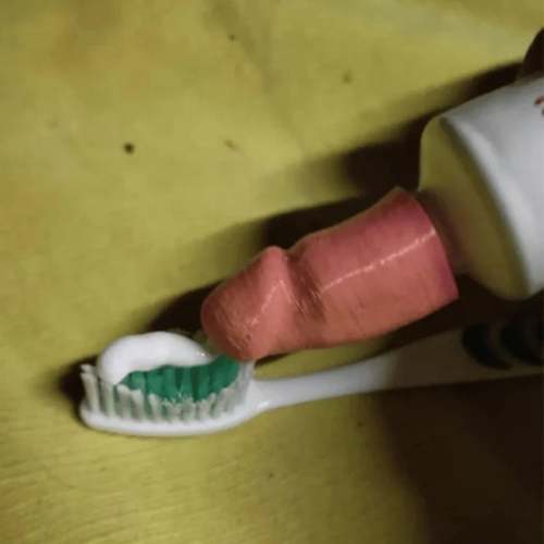 Funny Toothpaste Topper Gag – Whimsical Bathroom Accessory