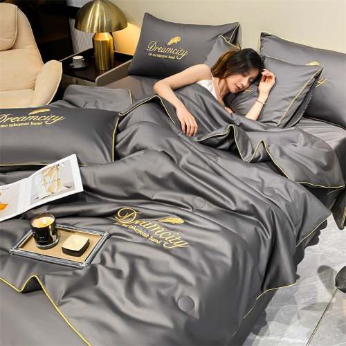 🎁Cool and Lightweight Summer Ice Silk Quilt for Ultimate Comfort⏳