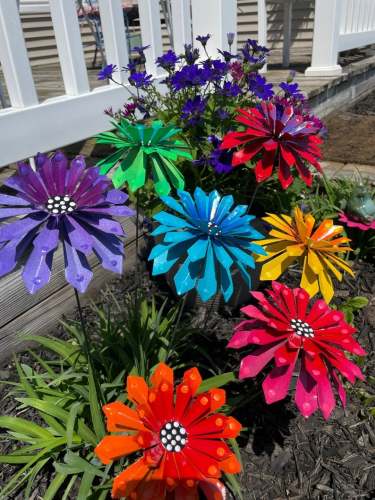 Metal Flower Garden Stake - Elegant Garden Sculpture Decor