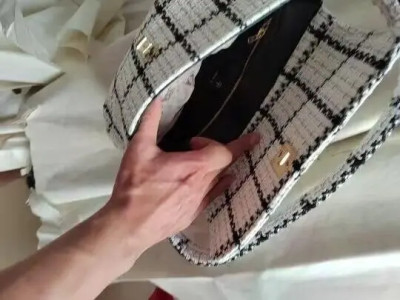 2 Colors Women Houndstooth Shoulder Bag Letter Print Fashion 2023 New Ladies Retro Spliced Handbag
