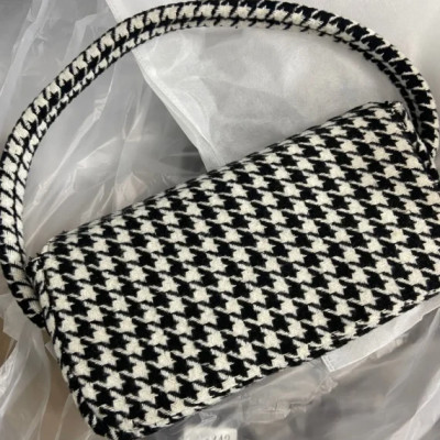 2 Colors Women Houndstooth Shoulder Bag Letter Print Fashion 2023 New Ladies Retro Spliced Handbag
