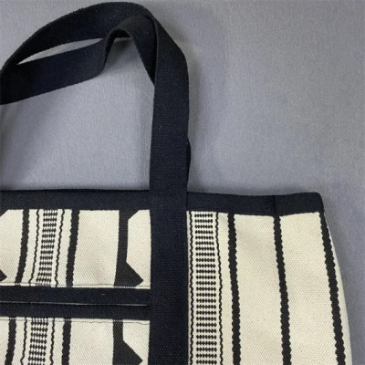 New Women’s Letter Printed Canvas Bag Large Capacity Shopping Handbag Ladies Contrast Color Classic Fashion Tote Bag