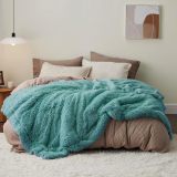 Faux Fur King Size Blanket Green – Fuzzy, Fluffy, and Shaggy Faux Fur, Soft and Thick Sherpa, Cozy Warm Decorative Gift, King Blanket for Bed, 108x90 Inches, 640 GSM