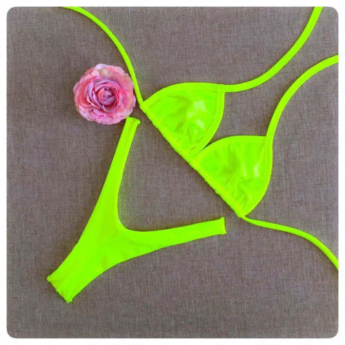 Fashion solid color eye-catching halterneck split bikini