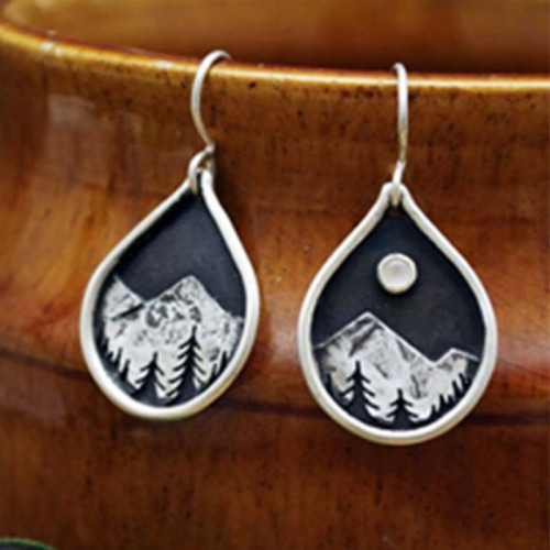 Wisherryy Vintage Landscape Carving Moonstone Earrings