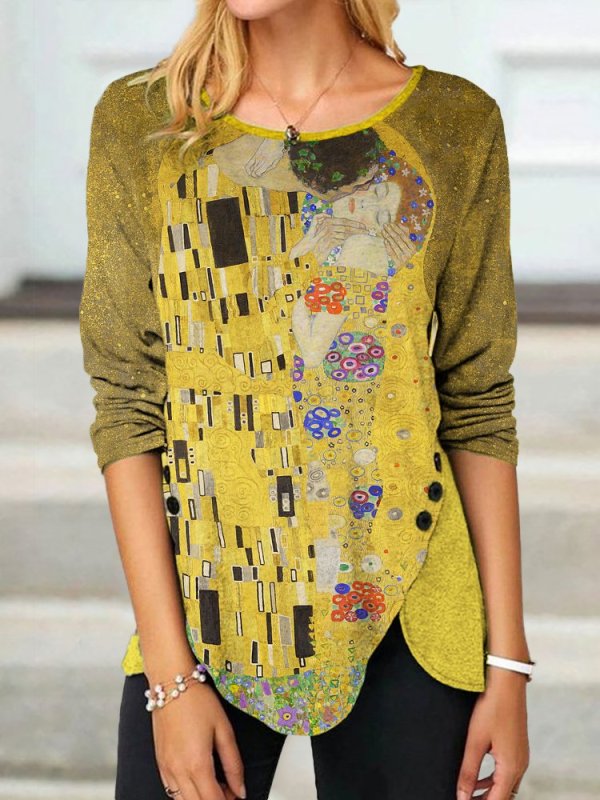 The Kiss Print Button Slit T Shirt